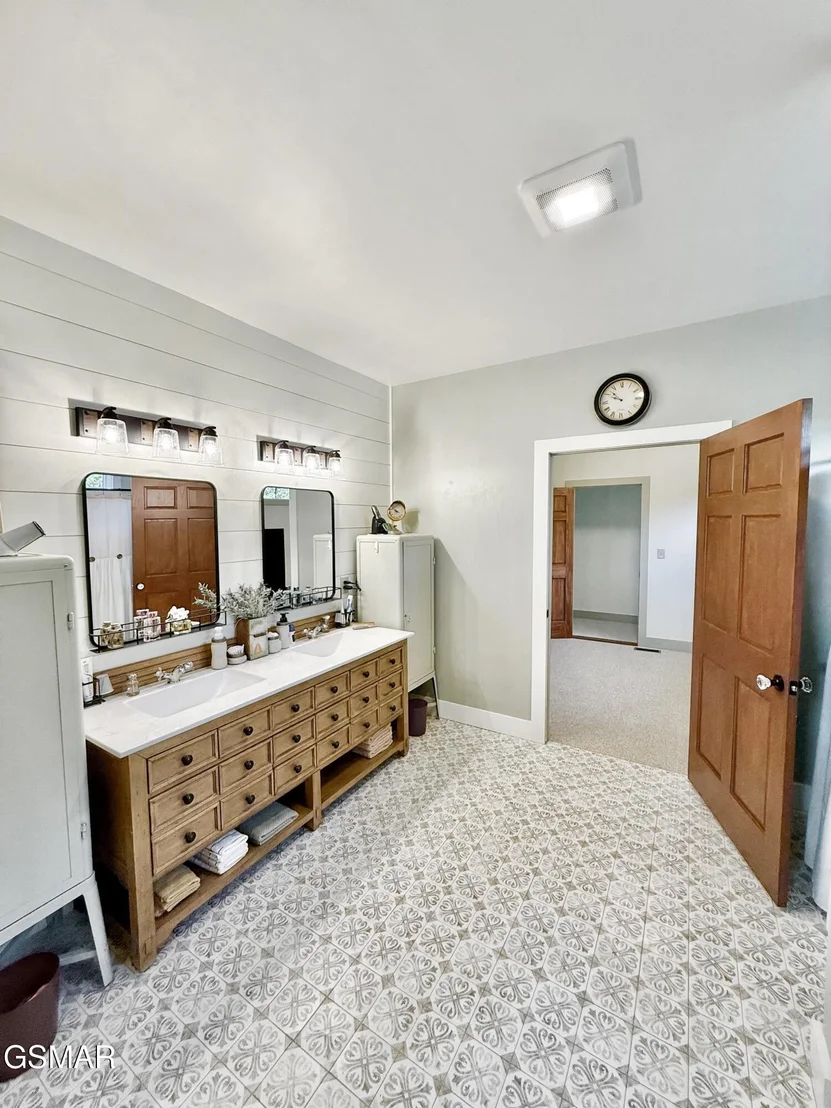 Photo of 2545 Amanda Lane
