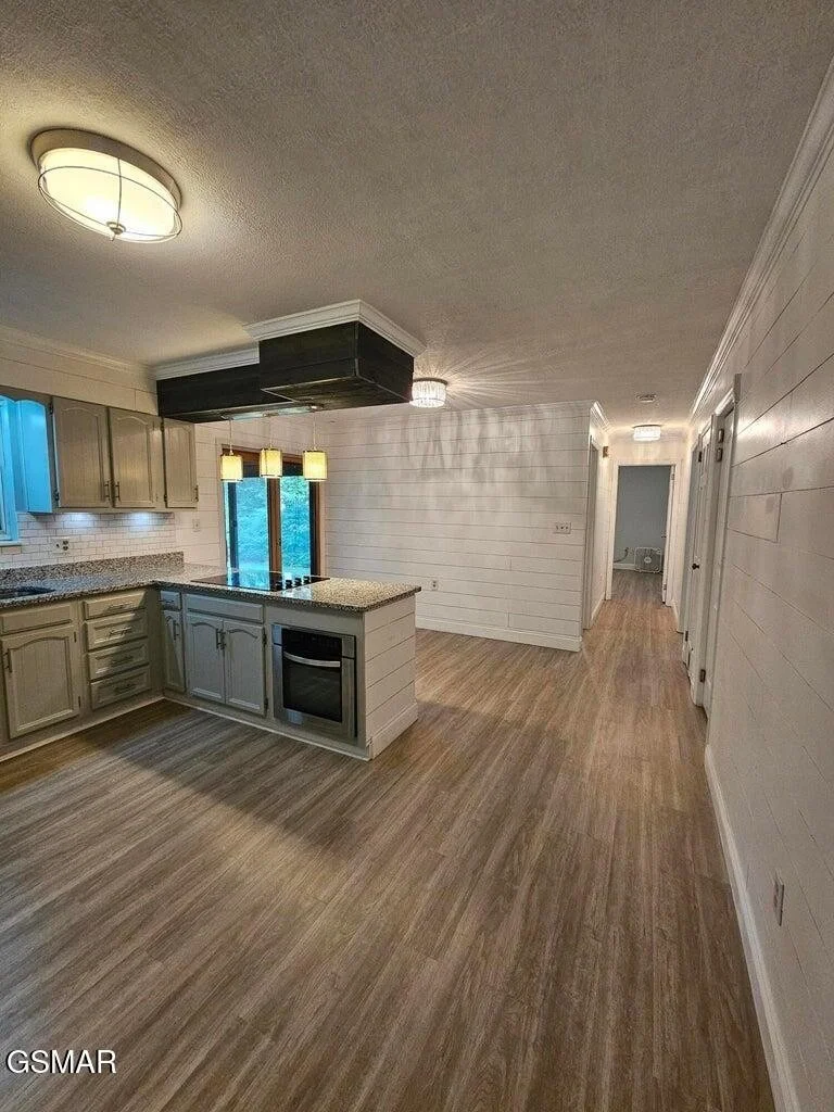 Photo of 716 White Oak Circle