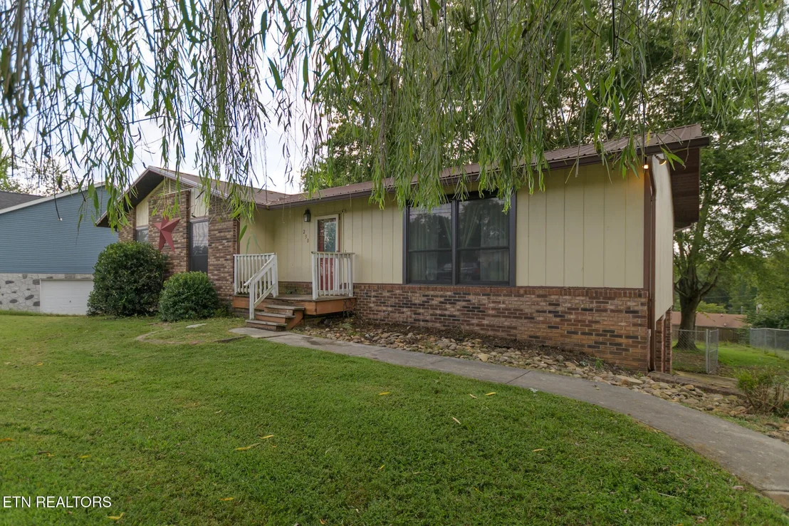 Photo of 230 Grandview Drive