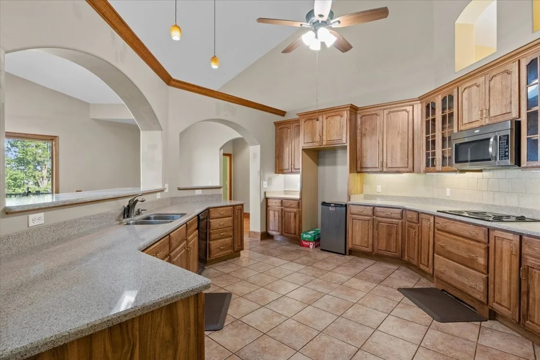 Photo of 867 River Oaks Dr