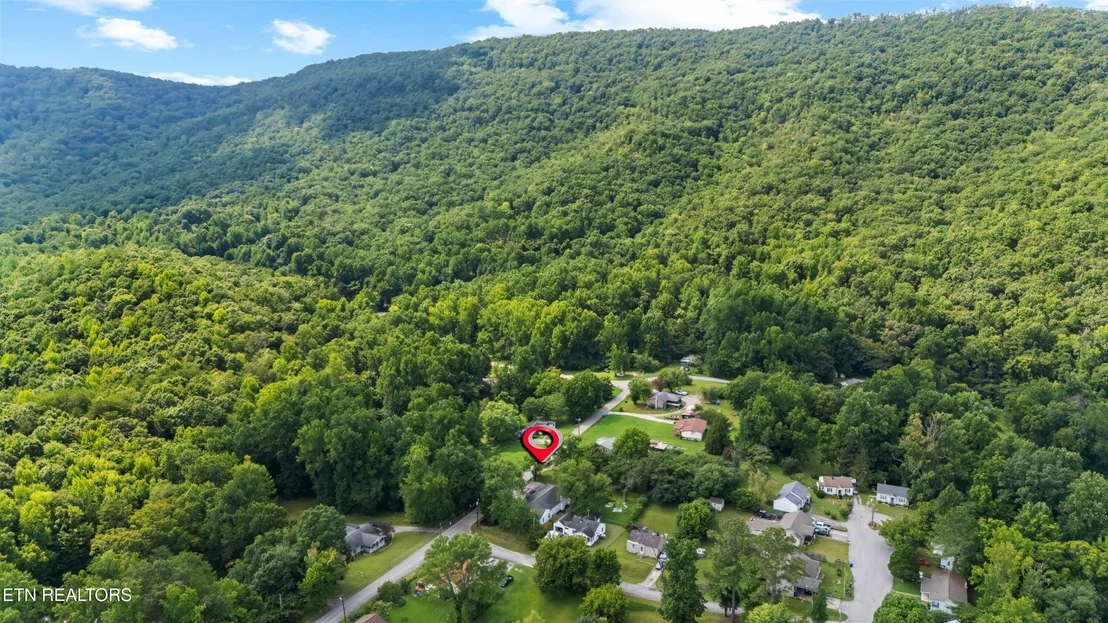 Photo of 702 Meadowview Drive