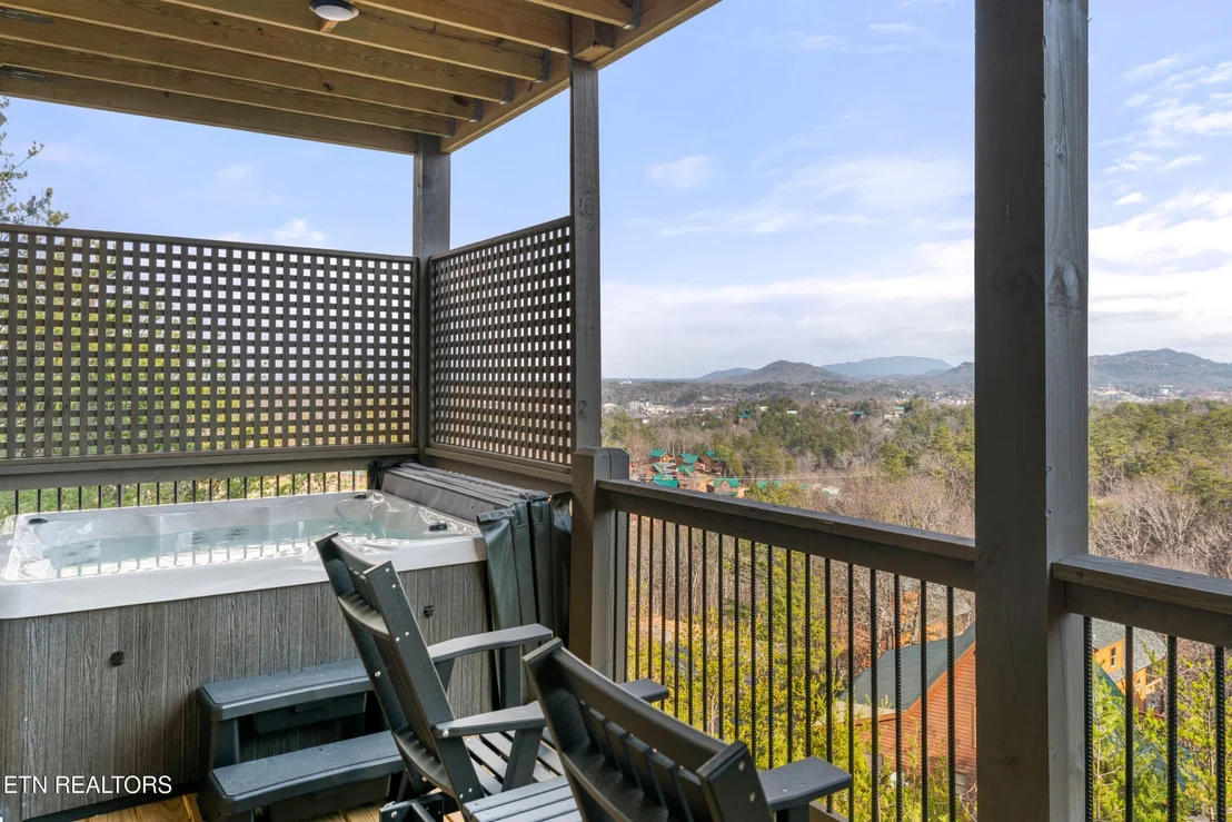 Photo of 804 Peak Loop Way