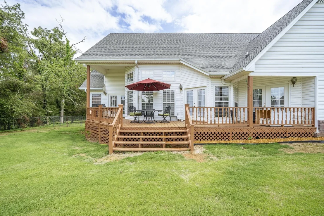 Photo of 135 BETSY DR