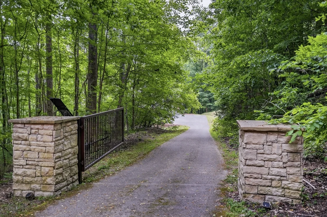 Photo of 2304 Backbone Rd