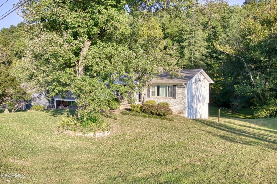 Photo of 215 Brooks Rd