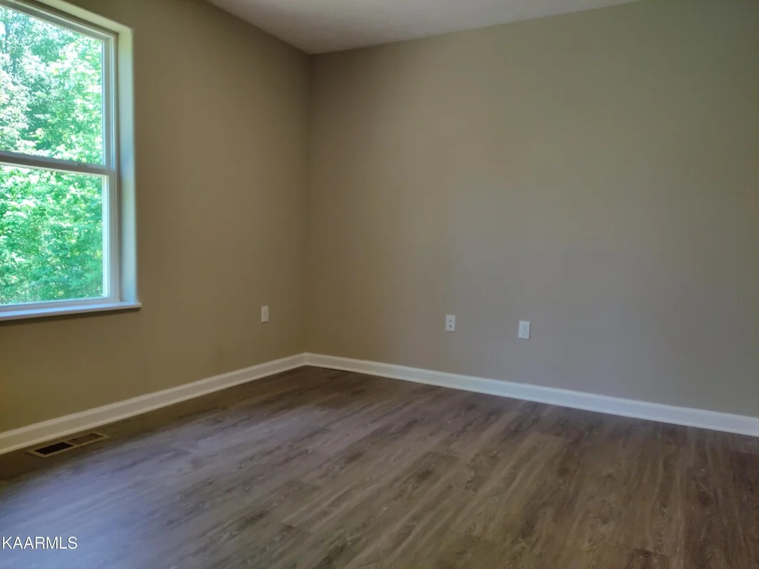 Photo of 1038 Glades Rd