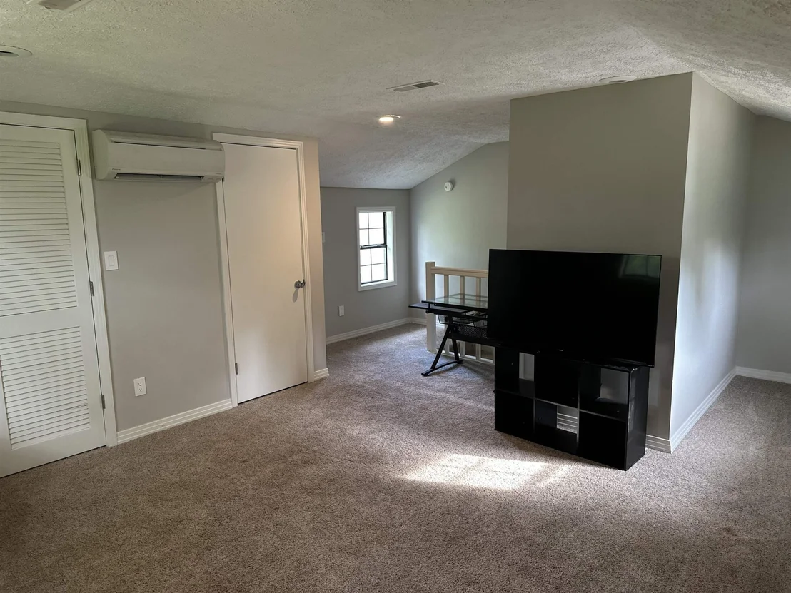 Photo of 185 PYBURNS DR