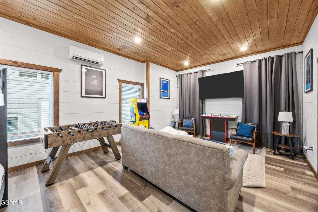Photo of 411 Hatchet Way