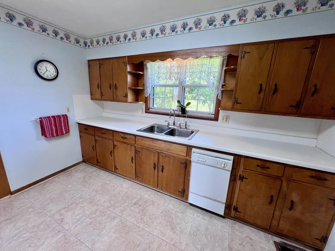 Photo of 1689 Ridge Road