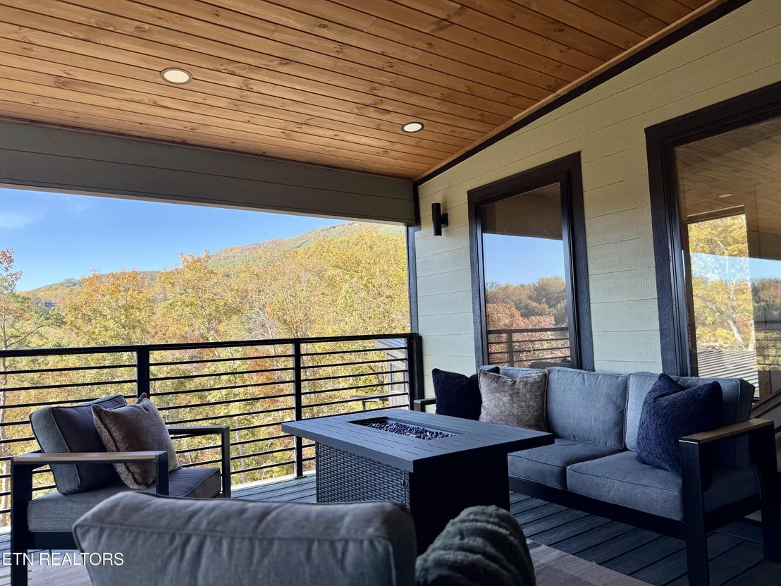 Photo of 1540 Bear Valley Rd