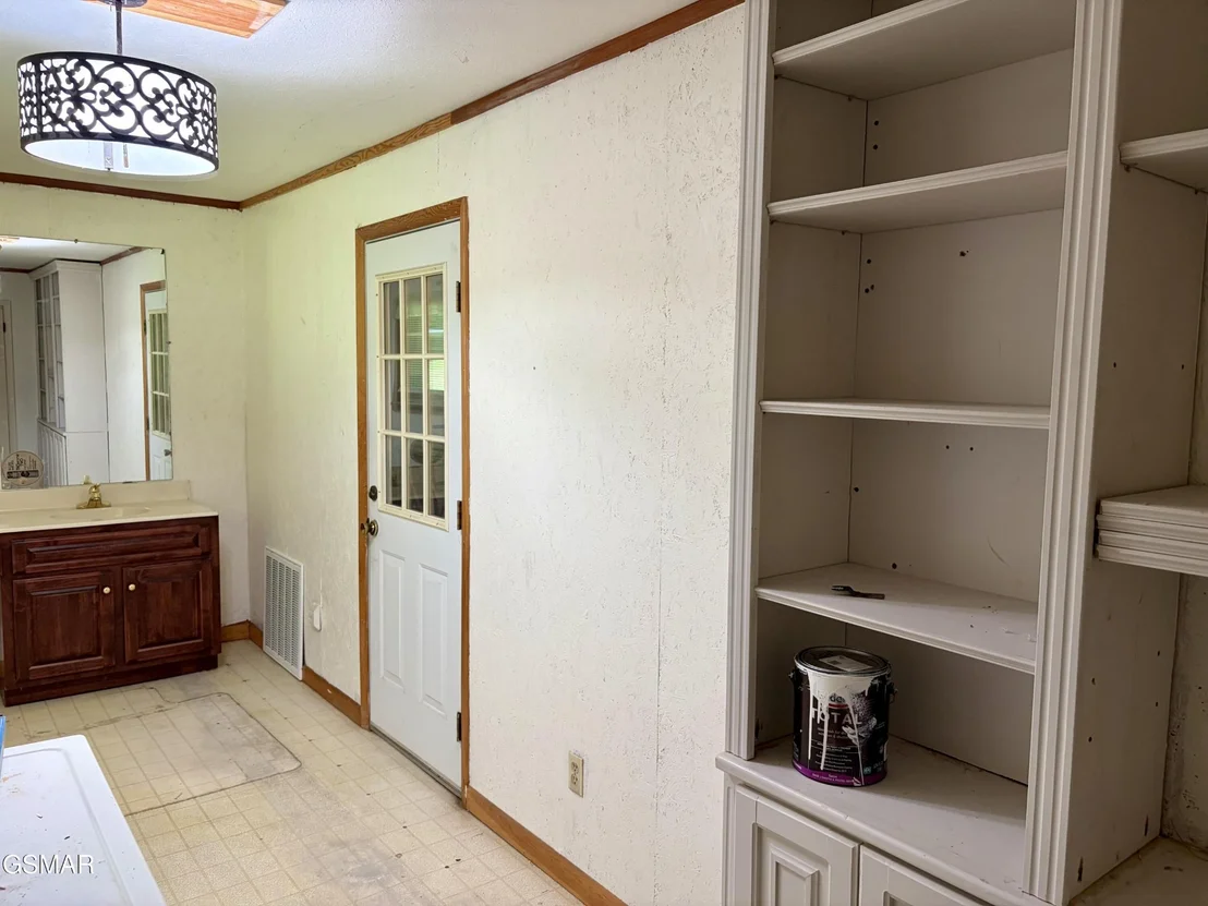 Photo of 827 Murphy Road