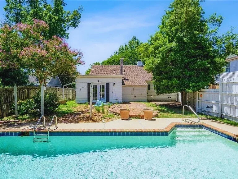 Photo of 816 Charles Pl