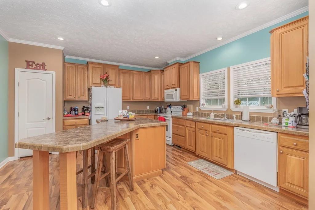 Photo of 552 JONES Circle