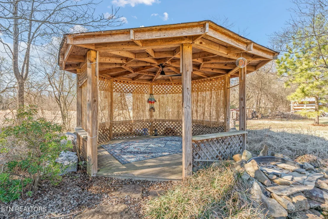 Photo of 7237 Oakmeade Rd