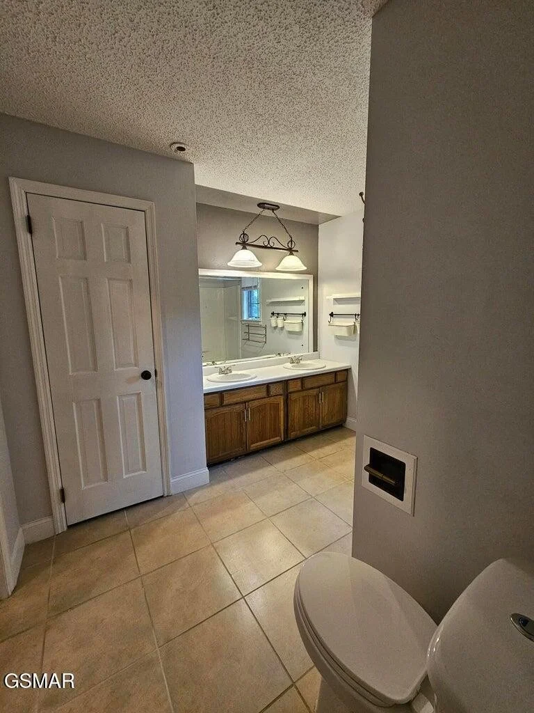 Photo of 716 White Oak Circle