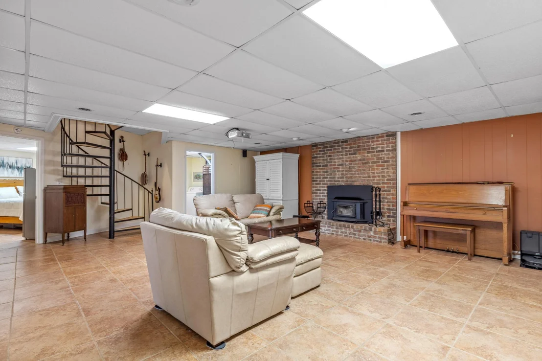 Photo of 979 Clift Cave Road