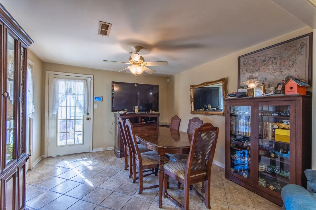 Photo of 605 Robinson Rd