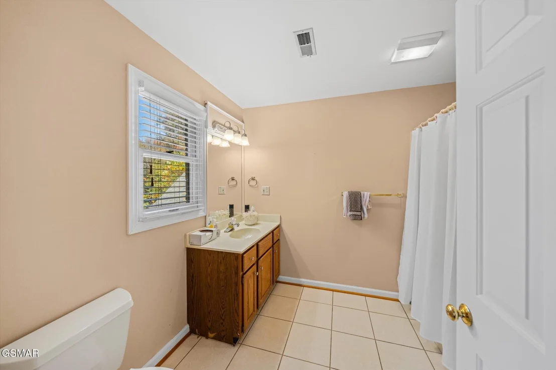 Photo of 1435 White Oak Drive