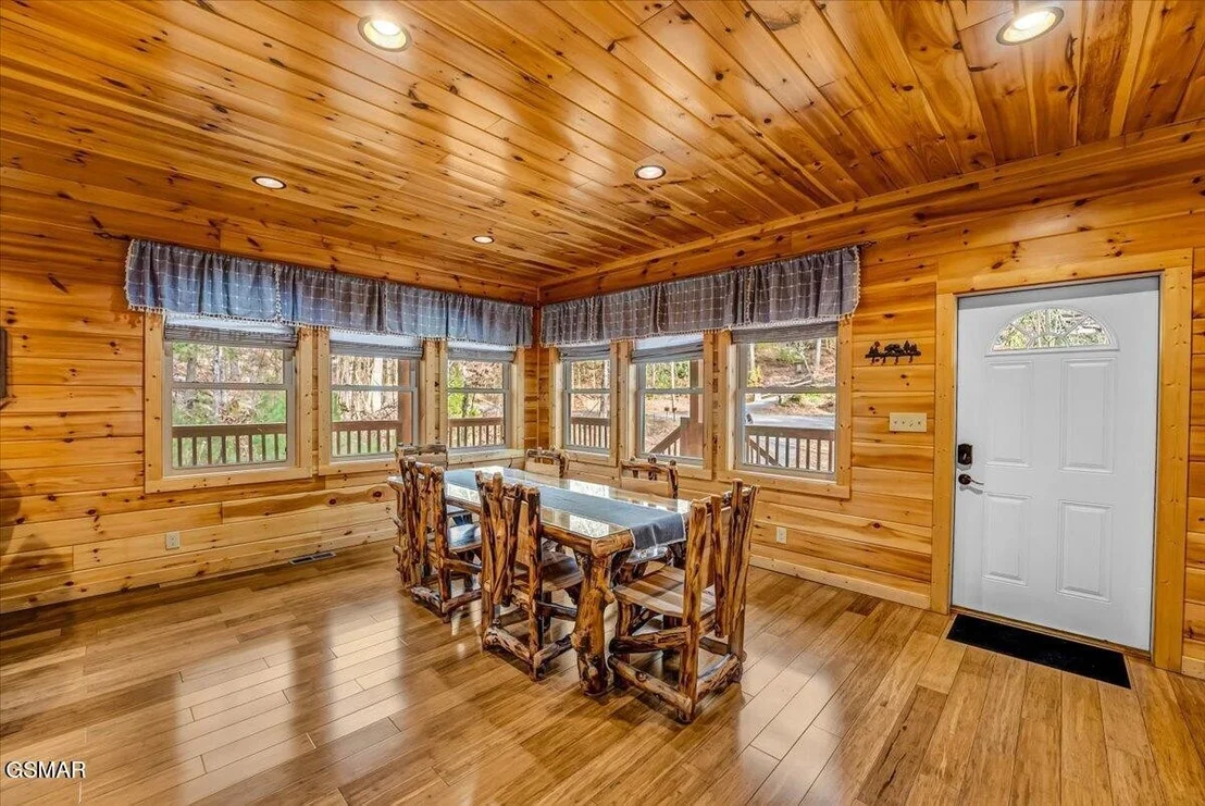 Photo of 2740 Mountain View Circle