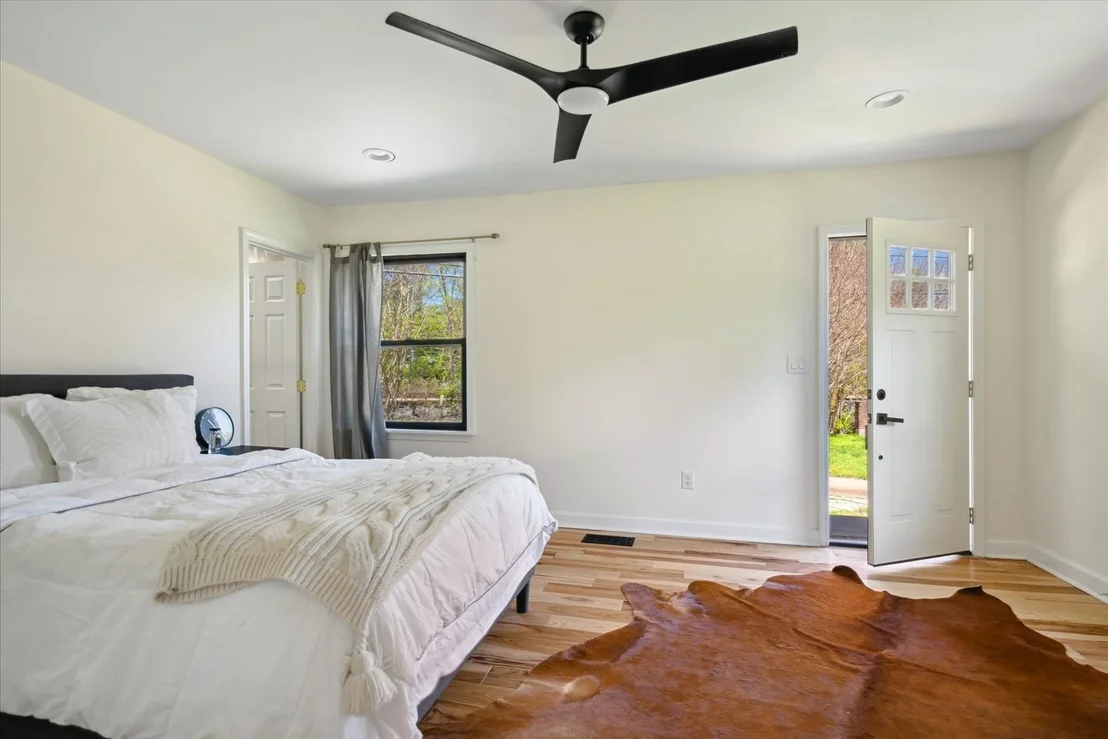 Photo of 615 E Parkway S