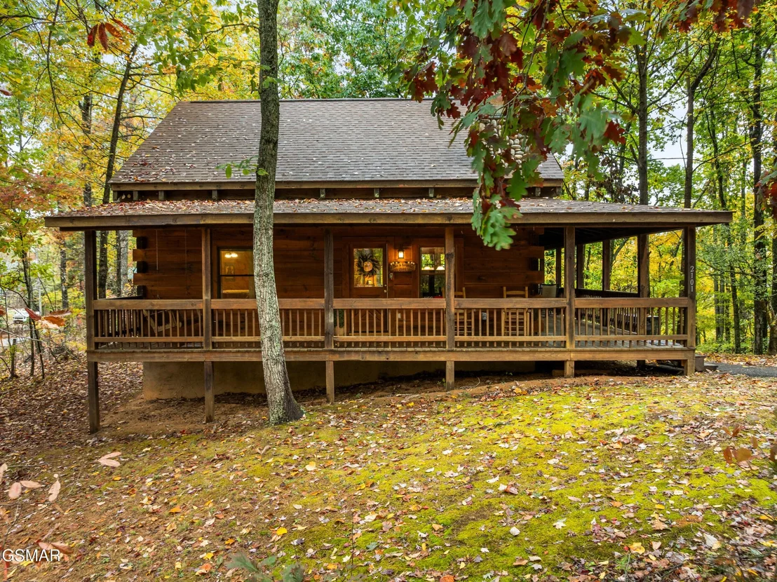 Photo of 2101 Red Bud Road