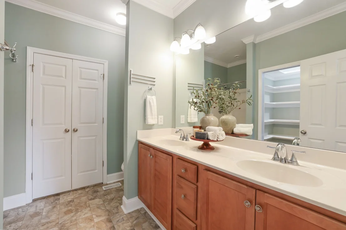 Photo of 1209 Paramount Dr