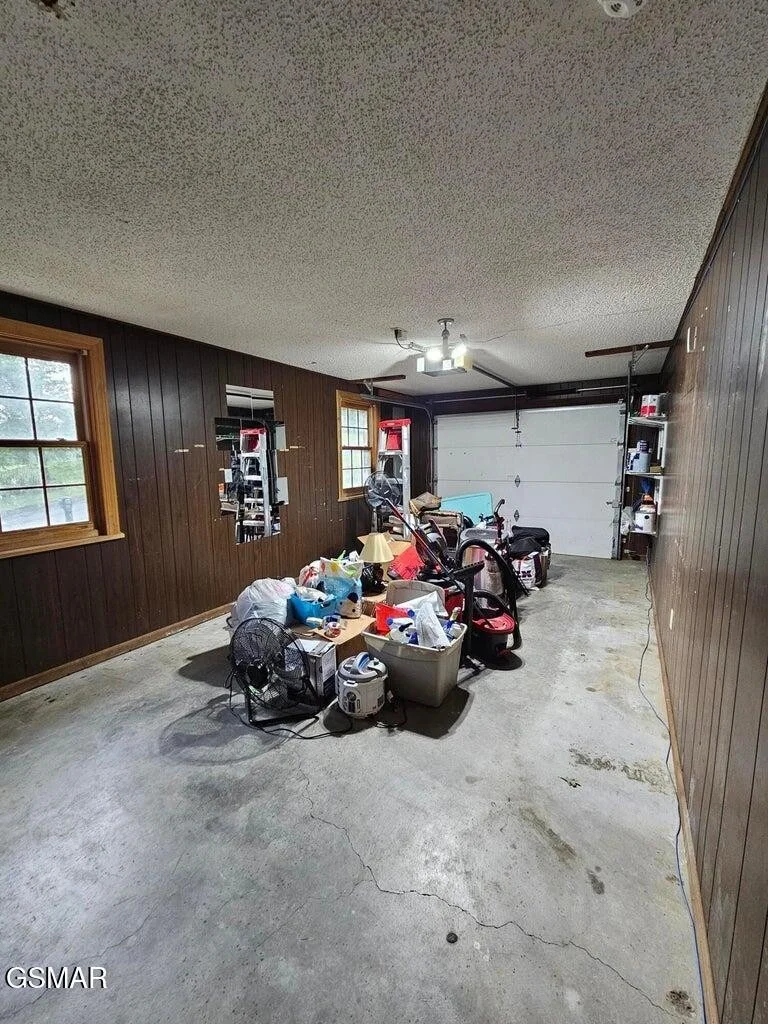 Photo of 716 White Oak Circle