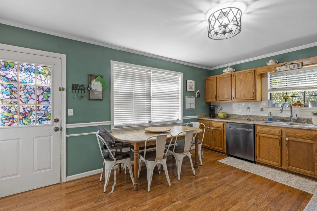 Photo of 2077 Saunders Road