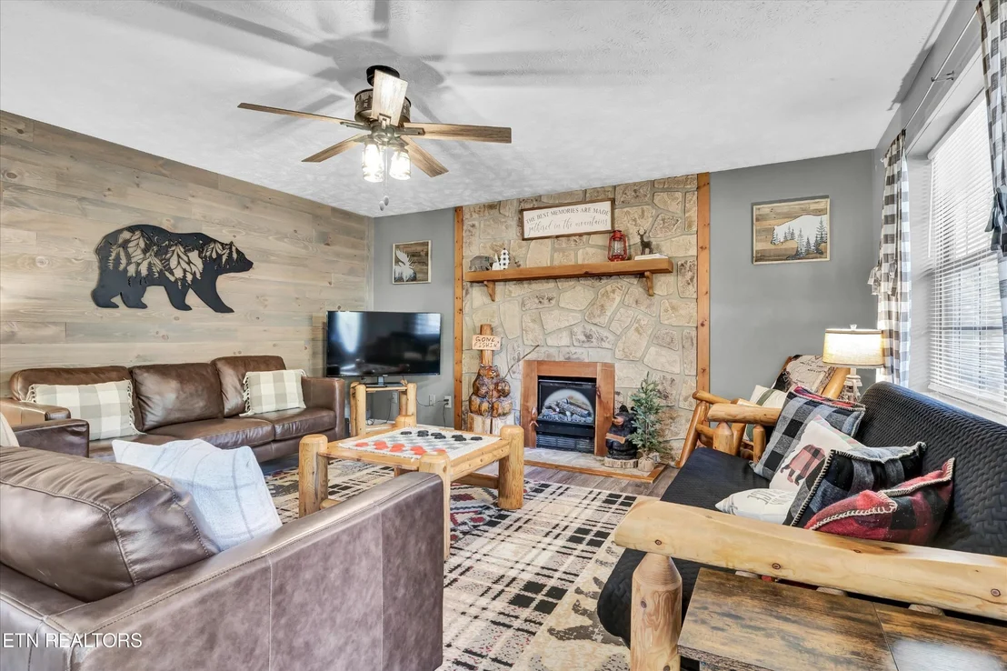 Photo of 2833 Longvale Lane