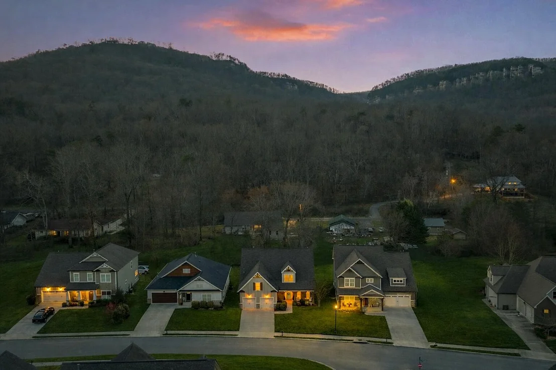 Photo of 595 Deer Valley Dr