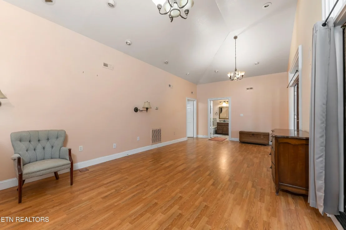 Photo of 702 Meadowview Drive