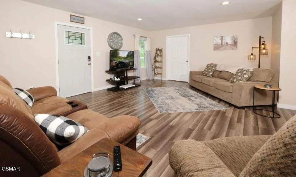 Photo of 2242 Green Acres Circle