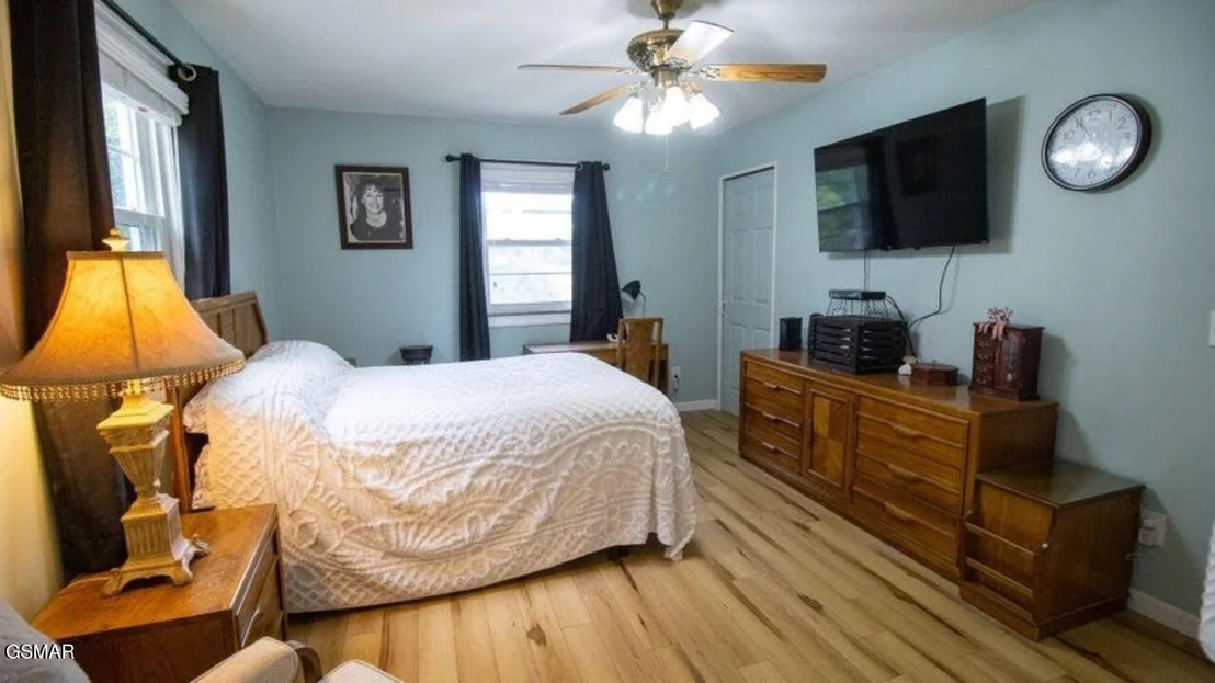 Photo of 310 Hollywood Circle