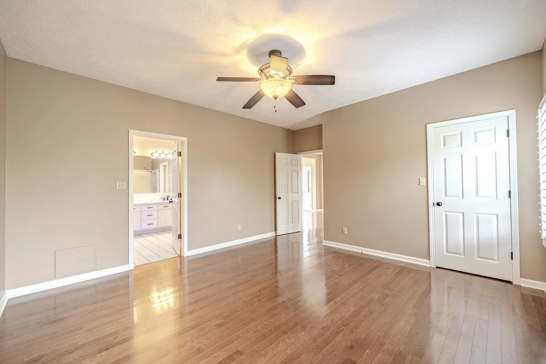 Photo of 565 BOWEN DR