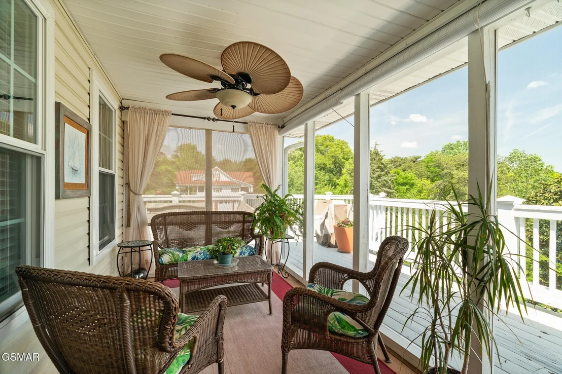 Photo of 884 River Cliff Drive
