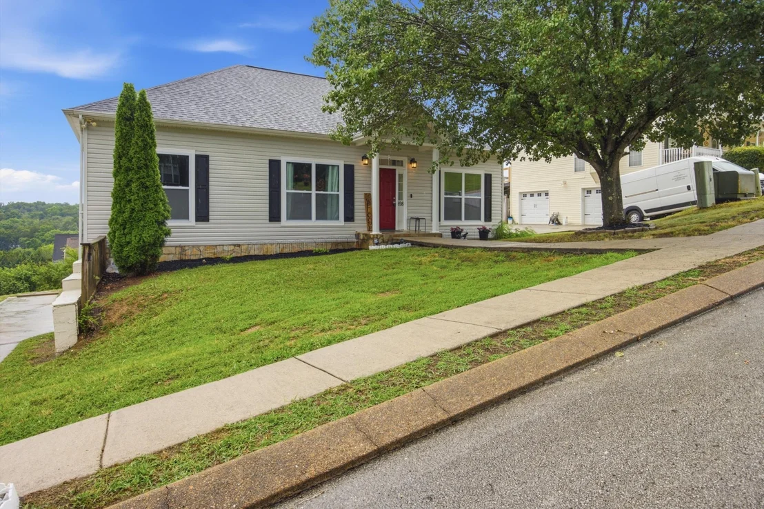 Photo of 898 Fuller Glen Circle