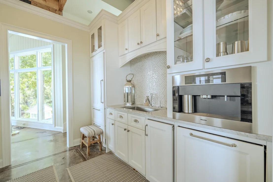 Photo of 199 LAKESHORE LN