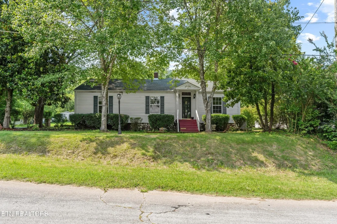 Photo of 702 Meadowview Drive