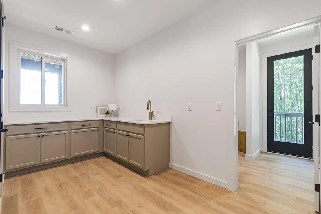 Photo of 824 Valley View Drive