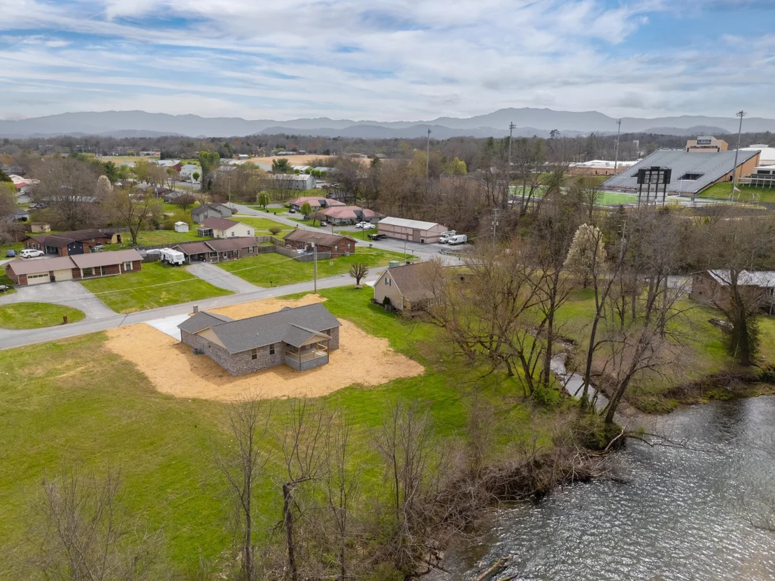 Photo of 208 Rivers Edge Lane