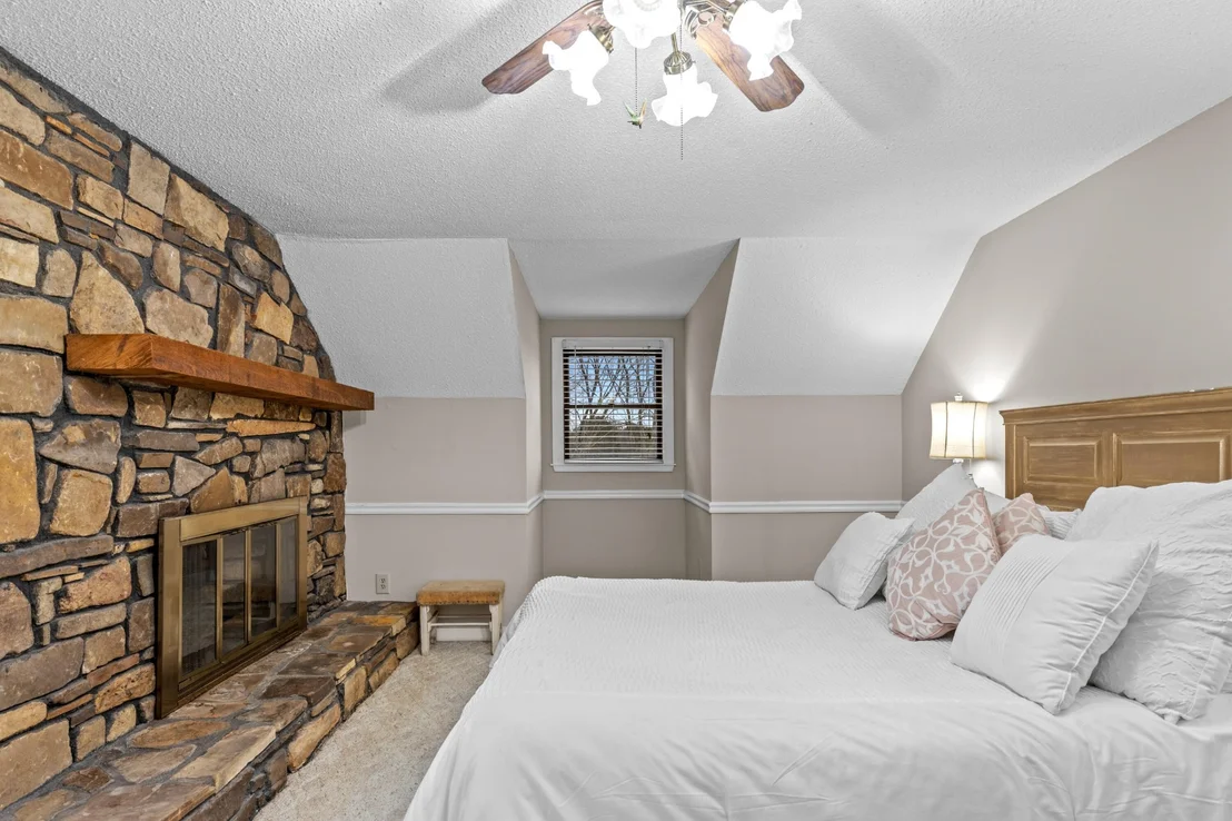 Photo of 446 Jamestown Road