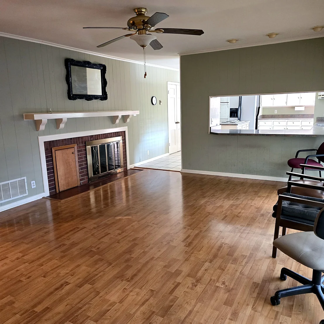 Photo of 105 3rd Ave E