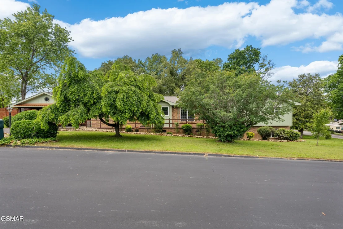 Photo of 310 Hollywood Circle