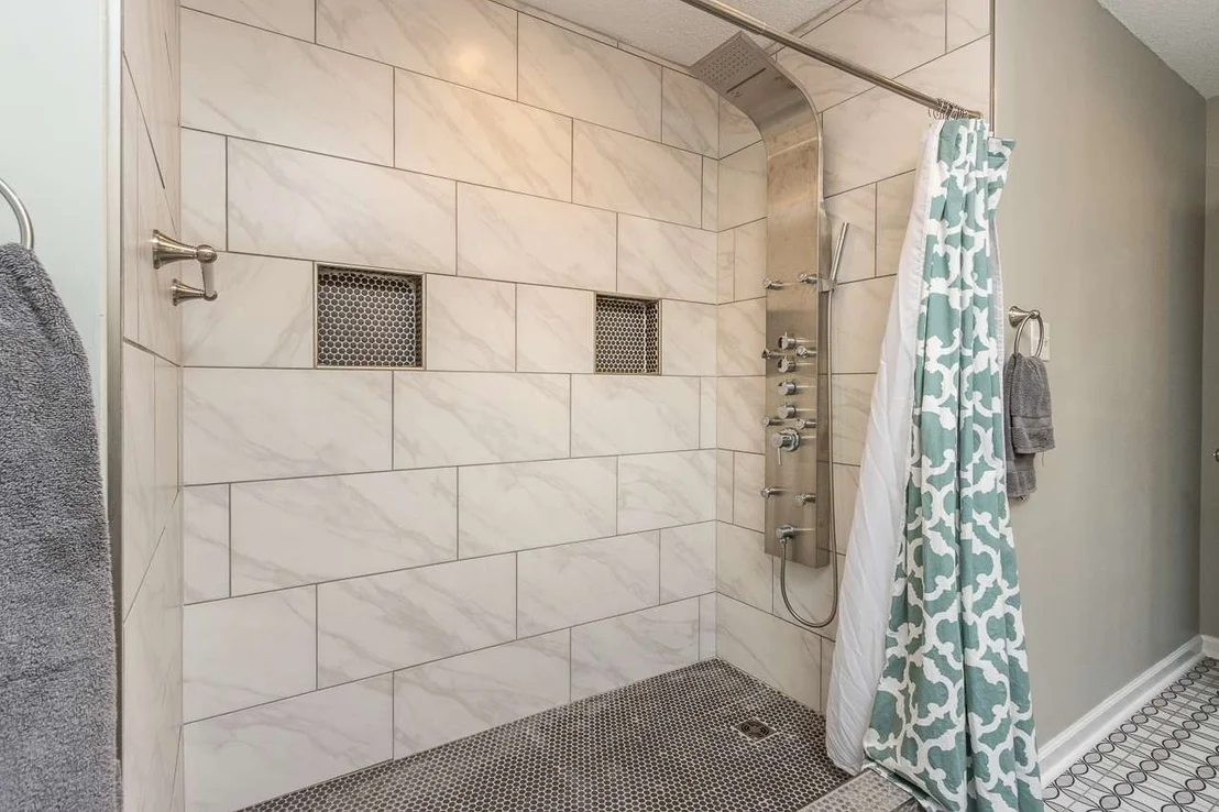 Photo of 300 OAKLEIGH DR