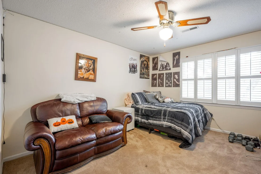 Photo of 497 Glenpoint Lane