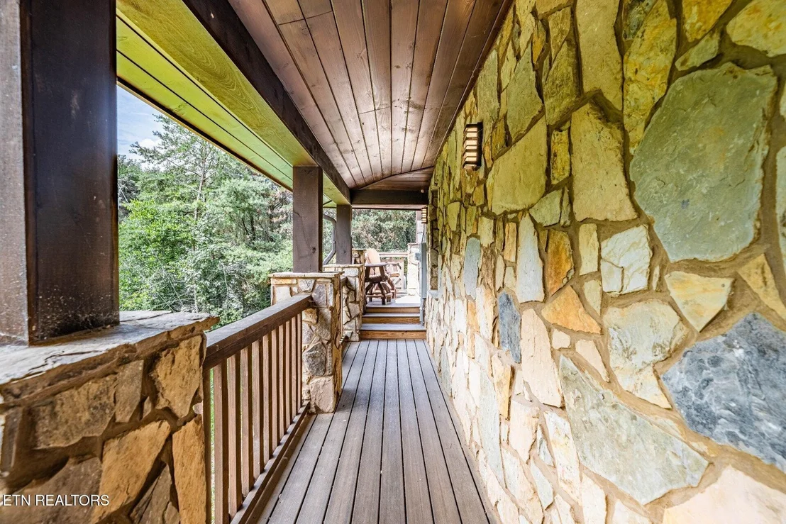 Photo of 615 Rainbow Rd
