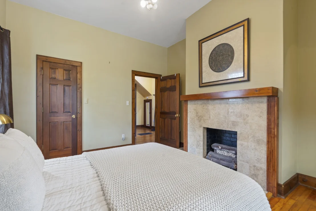 Photo of 116 W Swan St