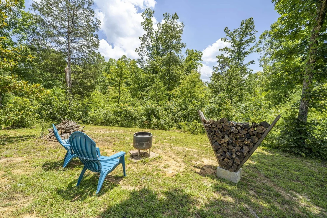 Photo of 395 WEST DR