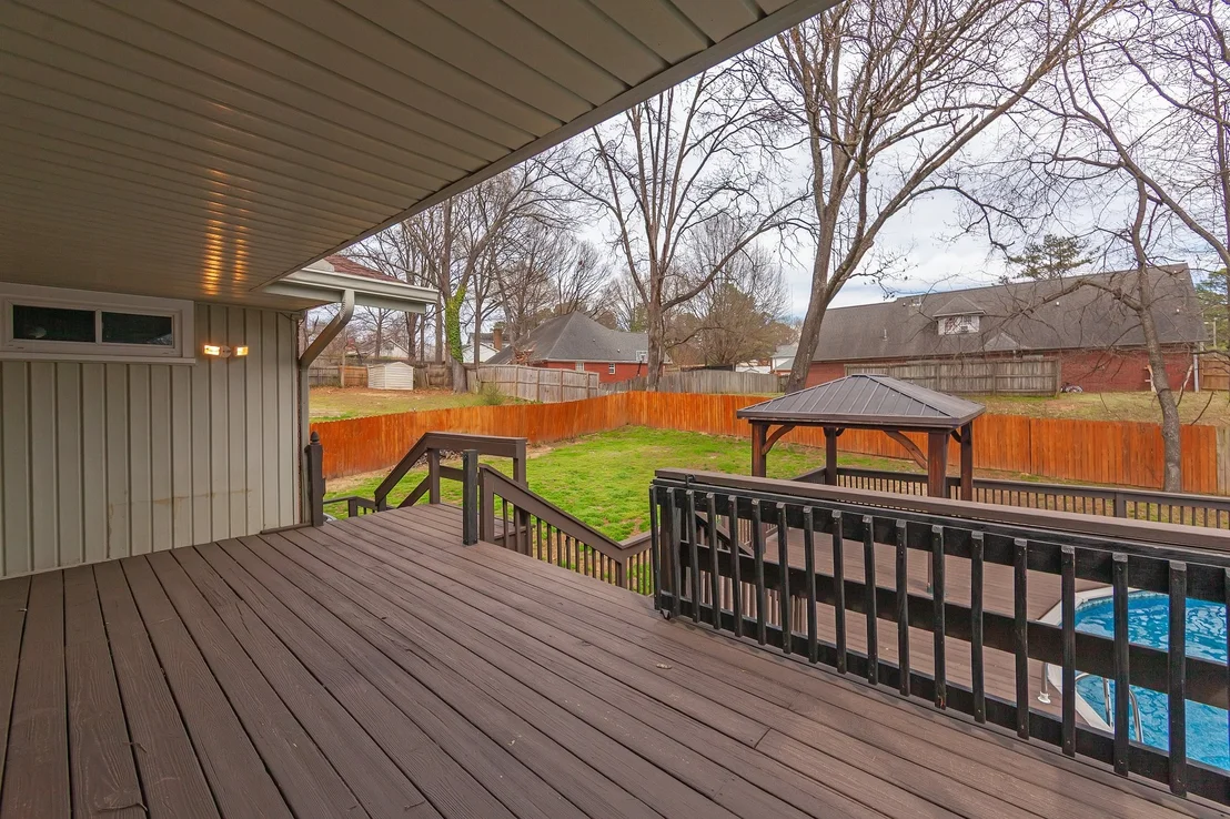 Photo of 596 Russell Rd