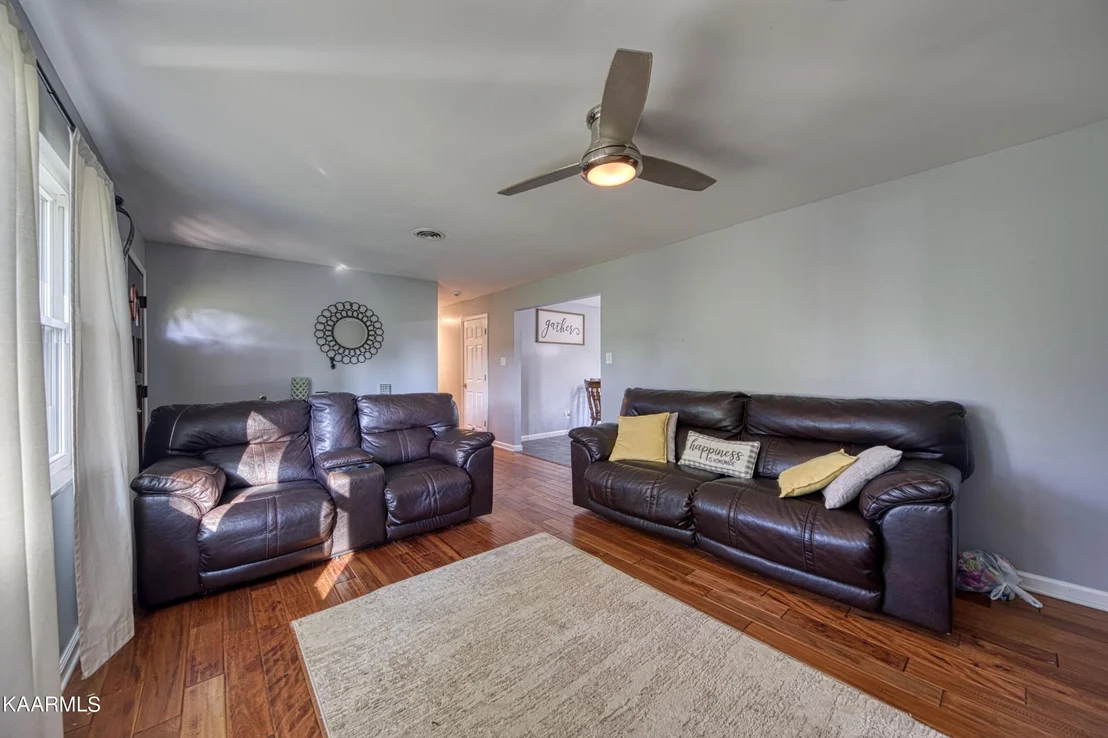 Photo of 215 Brooks Rd